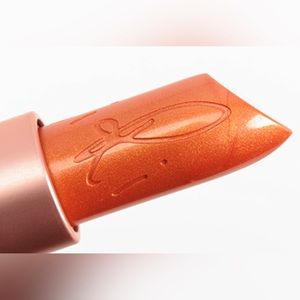 MAC Cosmetics x RIRI Who’s that Chick Lipstick 💄 Brand New~ Limited Edition